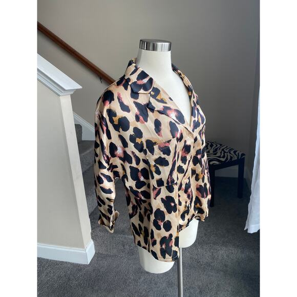 Nasty Gal leopard print button down, size XS - Picture 3 of 10